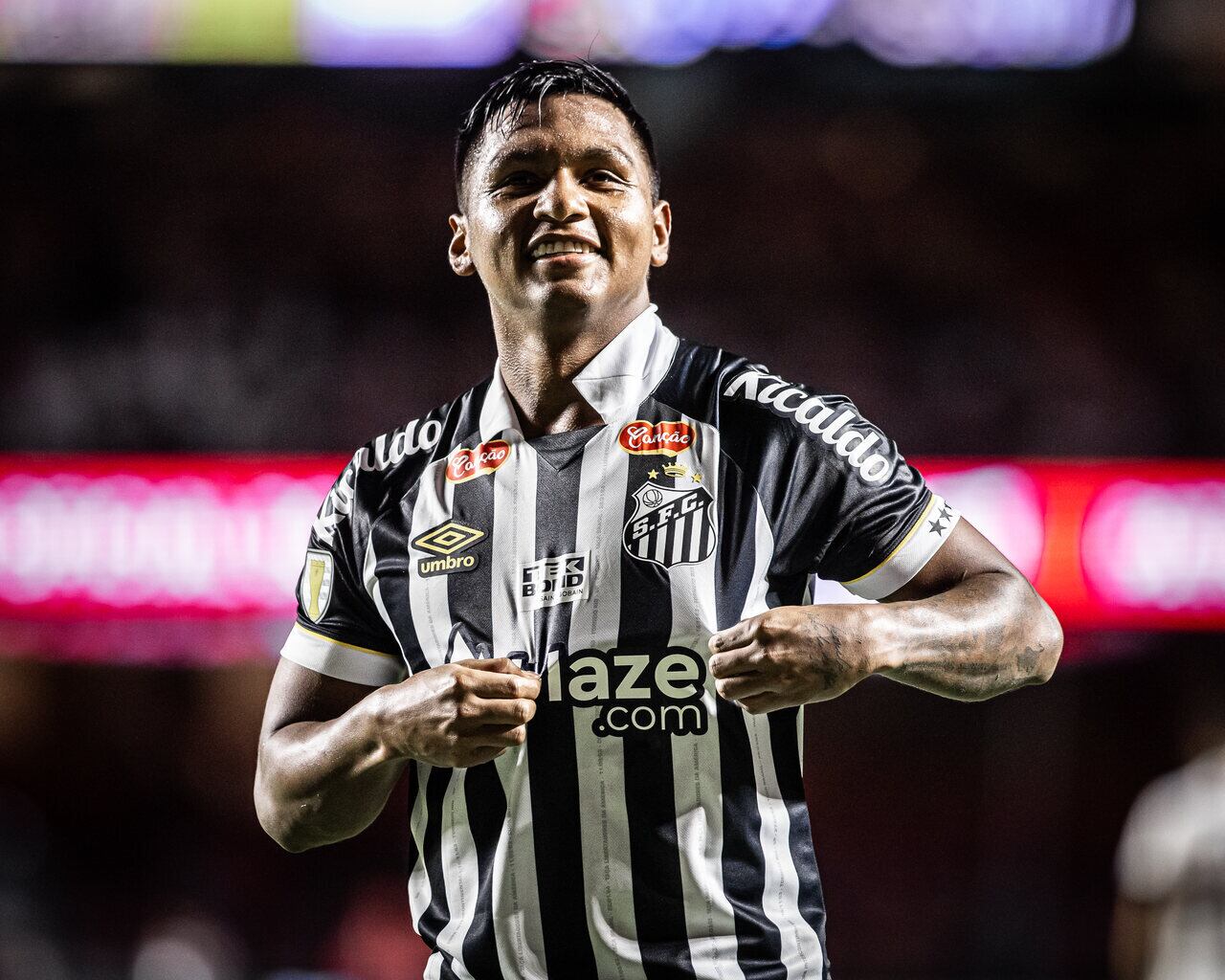 Morelos, atacante do Santos, causa acidente de trânsito