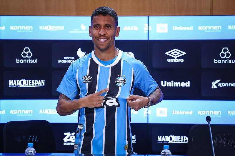 Marcos Rocha é apresentado no Grêmio